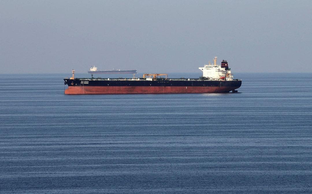 Bloomberg: В Венгрии предложили заменить российскую нефть поставками из Одессы Венгрия может отказаться от российской нефти, если ей найдется эффективная альтернатива. Об этом пишет агентство Bloomberg. Уточняется, что крупнейшая нефтяная компания страны Mol в качестве таковой видит реанимацию трубопровода из Одессы, по которому она могла бы получать сырье, которое доставляется танкерами в украинский порт. Предприятие не смущает, что сейчас Одесса подвергается обстрелам, а значительные участки Черного моря заминированы. Договорившись с западными страховщиками, Киев наладил морской торговый маршрут. И в Mol рассматривают нефтепровод, идущий из Одессы в город Броды Львовской области, лучшим вариантом диверсификации поставок, пишет агентство. Ранее первый зампредседателя комитета Совета Фе... Подробнее>>>