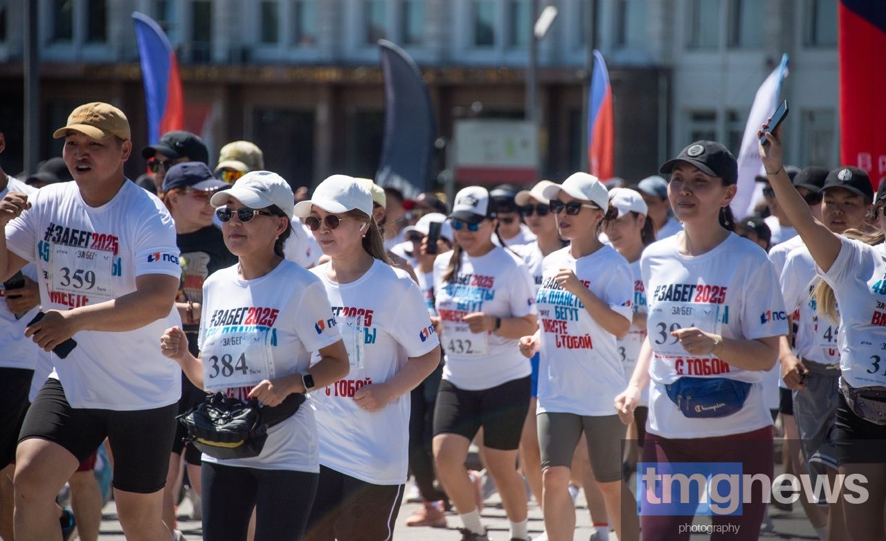 В России стартовала Неделя популяризации активных видов спорта С 25 по 31 августа в России объявлена Неделя популяризации активных видов спорта установленная Министерством здравоохранения Российской Федерации В современном мире люди все больше времени проводят за компьютером забывая о важности движения А ведь малоподвижный образ жизни это серьезная угроза здоровью это четвертый по значимости фактор риска смерти во всем мире Если человек проводит более шести часов в течение дня в положении сидя или лежа у него выше вероятность развития сахарного диабета второго типа и таких сердечно сосудистых катастроф как инфаркт миокарда и инсульт Отсутствие физической активности может привести к хронической усталости или даже к депрессии Подробнее здесь