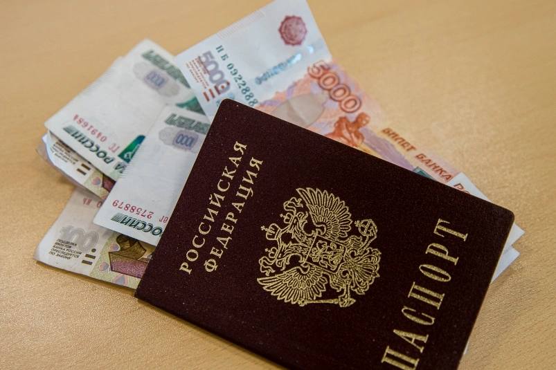 В Якутии все выплаты пострадавшим от паводка направят до конца августа  Глава Якутии Айсен Николаев поручил завершить выплату единовременной материальной помощи пострадавшим от паводка до конца августа. Уже одобрены выплаты по 1 261 заявлению — это более половины от общего числа обращений. На данный момент пострадавшим перечислено свыше 30 млн рублей, приём заявлений продолжается до 19 августа.    YakutiaMedia   Новости Якутии