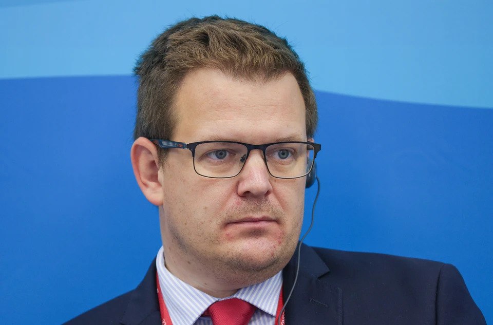 «Трамп может стать главным миротворцем, поскольку мир объединяется в борьбе с его издевательствами»!  Профессор кафедры бизнеса, истории и социальных наук Университета Юго-Восточной Норвегии Гленн Дизен  на снимке  — о потеплении индийско-китайских отношений на фоне ввода Трампом торговых пошлин против Дели.