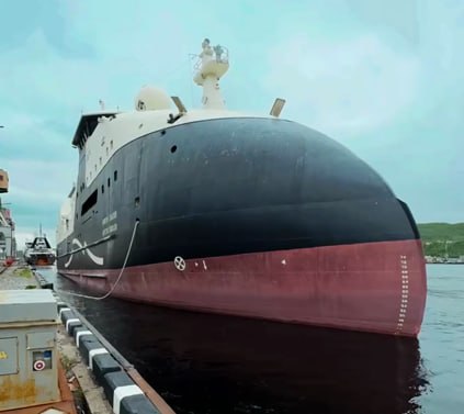 «Капитан Соколов», морозильный траулер-процессор, завершил свой первый рейс. Он пришвартовался в Мурманском морском рыбном порту. «Судно доставило около 265 тонн мороженой рыбной продукции. Погрузочно-разгрузочные работы осуществляются на Холодильнике № 3 ММРП», - уточнили в пресс-службе предприятия. Напомним, что головной морозильный траулер-процессор проекта 170701 «Капитан Соколов», построен на «Северной верфи».
