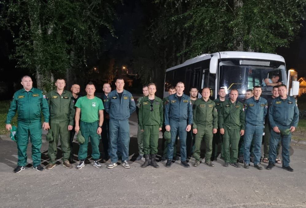 Для борьбы с лесными пожарами в Карелию будут направлены специалисты авиалесоохраны из Тюменской области  Лесопожарная обстановка в регионе из-за аномально жаркой погоды остается сложной. На ежедневном заседании Комиссии по предупреждению и ликвидации чрезвычайных ситуаций и обеспечению пожарной безопасности республики Глава Карелии дал поручение продолжить наращивание группировки сил для борьбы с огнем.  Как сообщила в своем докладе Главе региона министр природных ресурсов и экологии республики Янина Свидская, по состоянию на 11 часов 1 августа на территории Карелии действует 32 пожара общей площадью 1442 га, 8 из них - на площади 746,5 га – локализованы. В тушении задействованы порядка 300 специалистов и 56 ед. техники. Угрозы населенным пунктам нет. За прошедшие сутки удалось ликвидировать 10 лесных пожаров, однако зарегистрировано 19 новых очагов.  Подробнее - по ссылке