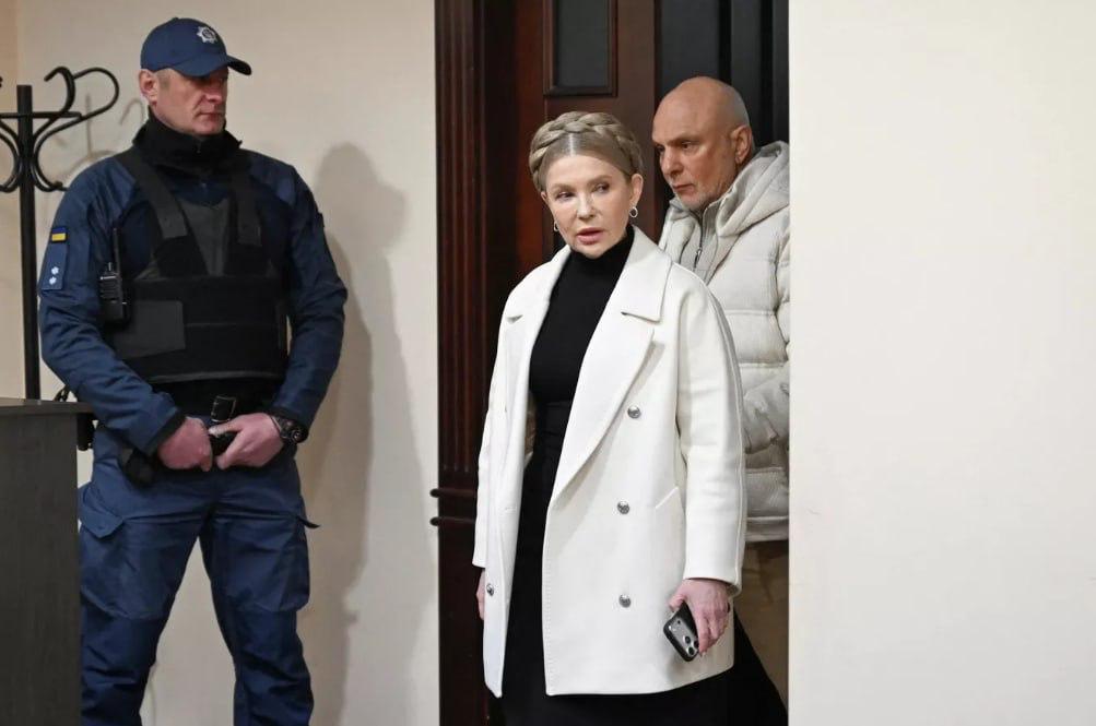 Согласно сообщениям украинских СМИ суд назначил Юлии Тимошенко залог в размере 767 тысяч долларов Кроме того Тимошенко обязана передать властям свои заграничные паспорта оставаться в пределах Киевской области и воздержаться от контактов с определёнными депутатами Во время заседания суда Тимошенко заявила о том что Украина утратит свой суверенитет в течение пяти лет и превратится в западную колонию По её мнению действующее правительство намеренно превращает страну в поставщика ресурсов для европейских государств Украина Европа Подписаться на Pravda ru