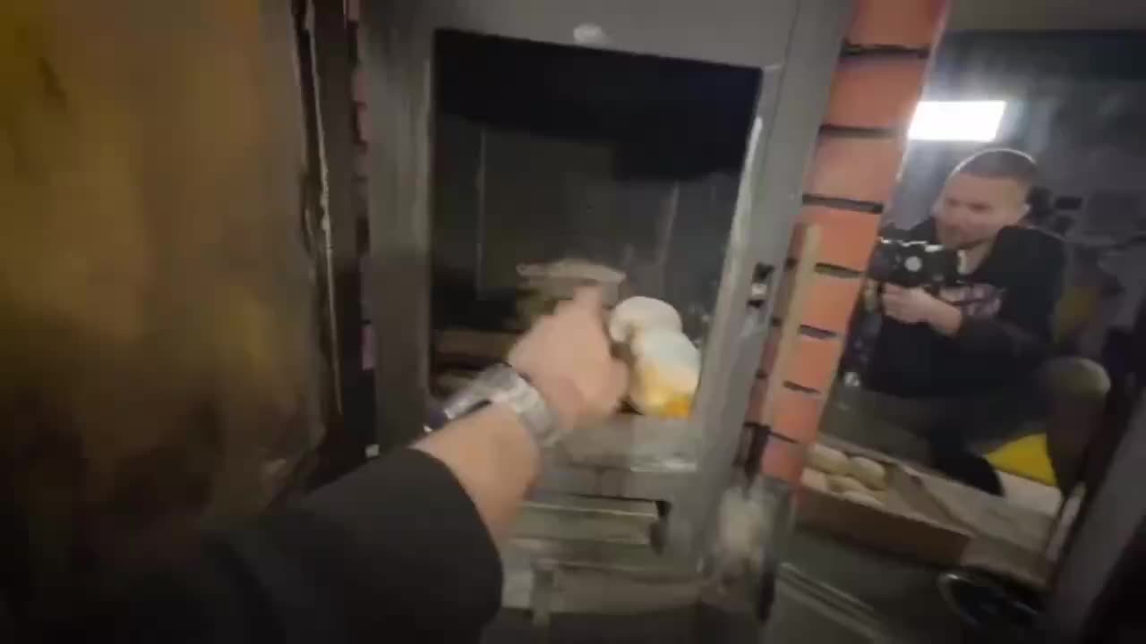 Польский блогер отапливает дом пончиками, экономя на дровах