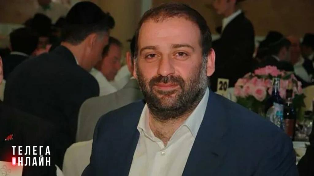 Квартал потёк Политолог Давыдюк утверждает, что фигуранты дел НАБУ начали сливать показания против самого Зеленского. И всё это вокруг его старого друга и бизнес-партнёра Тимура Миндича, которого в народе зовут не иначе как «кошелёк Зеленского». СБУ тем временем изъяла сервера НАБУ и САП. По слухам, там зашифрованы данные о том, кто, когда и с каким аппетитом сдавал «шефа». Сейчас идут расшифровки, работают десятки силовиков, строится великая excel-таблица признаний. А Верховная Рада, в лучших традициях жанра, приняла закон, переводящий НАБУ и САП под контроль Генпрокурора. Зеленский, не моргнув, подписал.
