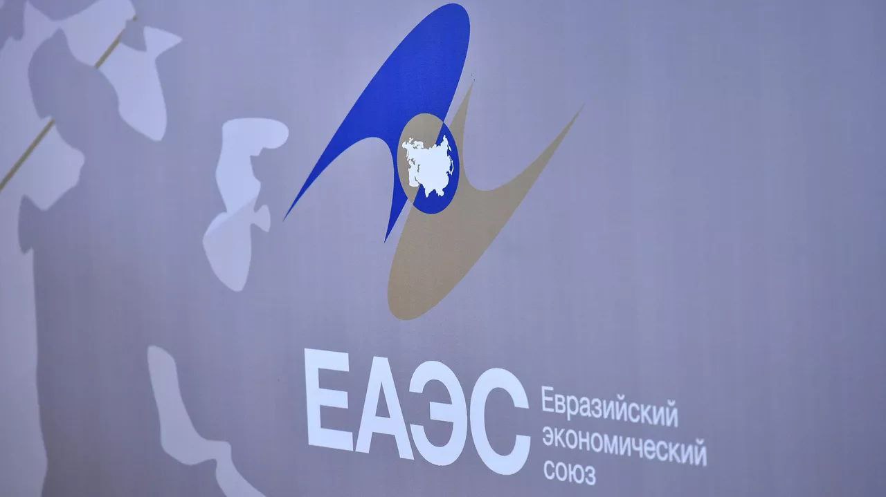 ЕАЭС Узбекистан сотрудничество в сфере конкуренции Состоялась рабочая встреча члена Коллегии по конкуренции и антимонопольному регулированию ЕЭК Максима Ермоловича с председателем Комитета по развитию конкуренции и защите прав потребителей Республики Узбекистан Халилилло Турахужаевым Рассмотрены перспективы проведения совместных консультаций форумов и семинаров обмена опытом аналитическими материалами и лучшими практиками по регулированию цифровых платформ  По итогам встречи достигнута договоренность об активизации экспертного взаимодействия Яндекс ЕАЭС конкуренция