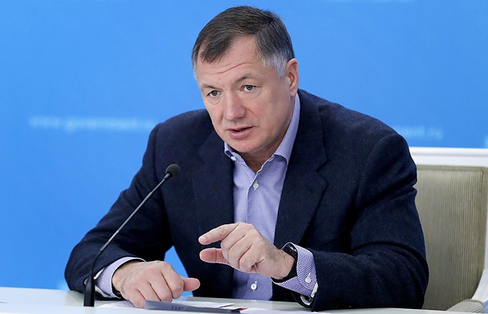 Силами Ставропольского края в Антраците ЛНР будет отремонтировано 25 объектов инфраструктуры, включая почти 50 километров дорог. Об этом сообщил вице-премьер РФ Марат Хуснуллин. «Ставропольский край на подшефной ему территории отремонтирует пять школ и детских садов, обновит крыши в 17 многоэтажных домах. Также специалисты заменят дорожное полотно на 19,5-километровом участке трассы Ровеньки – Антрацит. В свою очередь "Автодор" начал ремонтировать более 30 километров дороги Успенка – Антрацит», - пояснил вице-премьер. По словам Хуснуллина, дорога Успенка – Антрацит входит в состав маршрута до Луганска, однако из-за некачественного покрытия автомобилистам приходится делать крюк через Красный Луч. #Донбасс #Кабмин #СтавропольскийКрай Подписывайтесь на "Донбасс решает".