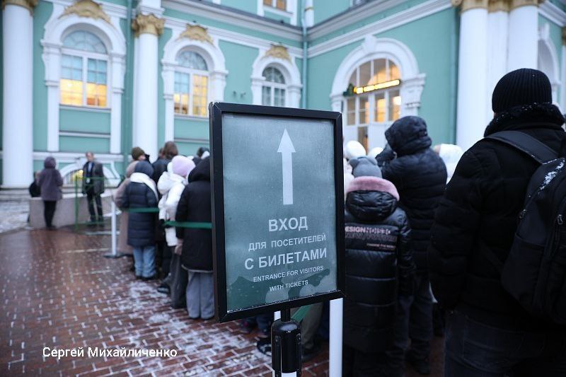 Билет в Эрмитаж подорожает с 1 декабря Базовая стоимость вырастет на 200 рублей с 500 до 700 Цена в 500 останется для вечерних сеансов по вторникам пятницам и субботам fontankaspb