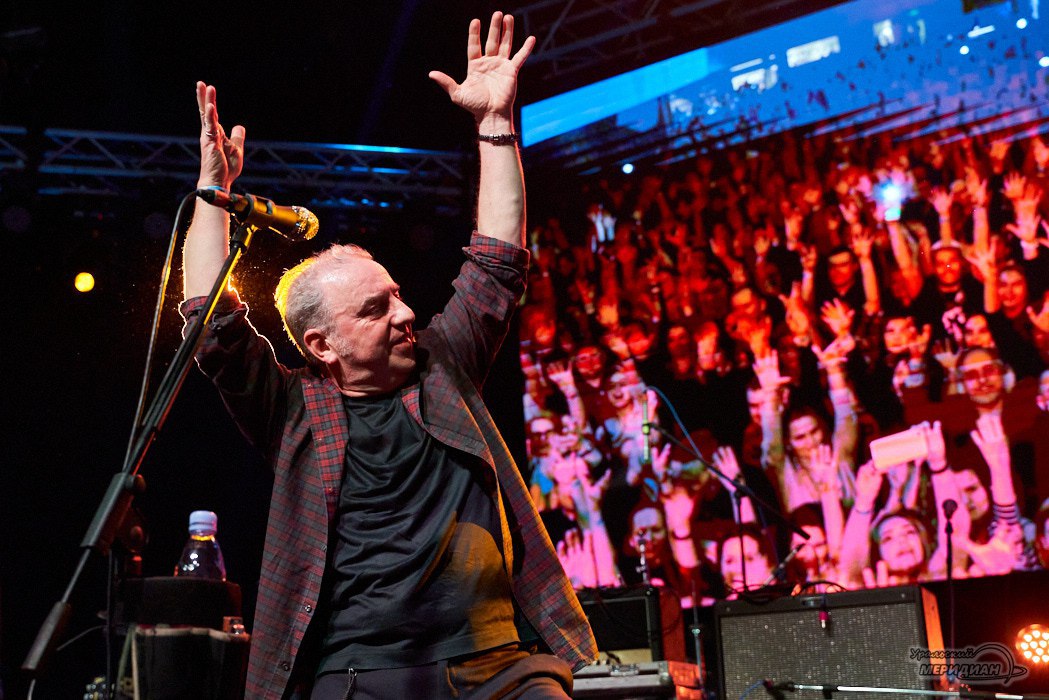 Екатеринбург снова услышит Старый Новый Рок Культовый фестиваль Старый Новый Рок вернётся 11 января в Ельцин центре как часть Ural Music Night в честь 40 летия Свердловского рок клуба На одной сцене выступят звёзды российского рока и перспективные новые группы Молодые коллективы могут подать заявки до 20 декабря Победители получат шанс выступить на летней рок сцене Ночи музыки Среди экспертов Владимир Шахрин Чайф и Евгений Горенбург директор фестиваля Проект поддерживает Министерство культуры Свердловской области   теперь в МАХ