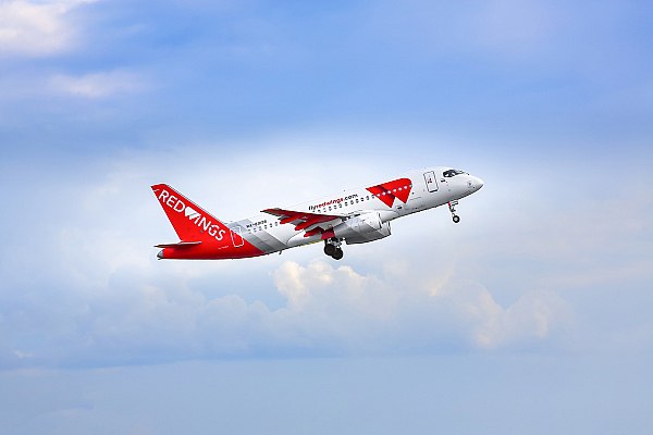 Red Wings открывает продажи билетов в Грузию из Москвы на летний период Авиакомпания Red Wings открывает продажу авиабилетов на прямые регулярные рейсы из Москвы в Грузию на летний сезон 2026 года Рейсы запланированы в Батуми и Тбилиси Об этом сообщает AVIA RU Благодаря полетам из аэропорта Домодедово в Батуми и из аэропорта Жуковский в Тбилиси пассажиры смогут удобно добираться на отдых и совершать туристические поездки заявили в авиакомпании Рейсы из Домодедово в Батуми будут выполняться с 1 апреля по октябрь 2026 года на самолетах семейства Ту 204 214 Полеты из Жуковского в Тбилиси стартуют 29 марта и продлятся по октябрь 2026 года они будут выполняться на лайнерах Superjet 100 aviaru net n291164
