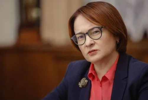 Глава ЦБ отвергла обвинения в намеренном замедлении роста экономики Председатель Центрального банка России Эльвира Набиуллина прокомментировала претензии которые регулярно звучат в адрес регулятора И иногда нас обвиняют в том что мы специально замедляем экономический рост Поверьте мне у нас по сути дела нет выбора заявила глава ЦБ выступая на Альфа Саммите   oboz info glava tsb otvergla obvineniya v namerennom zamedlenii rosta ekonomiki