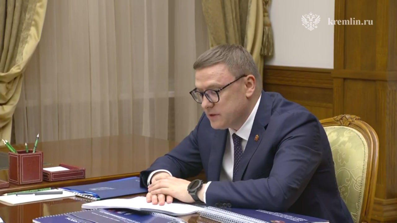 Как сообщает телеграм-канал Кремль. Новости глава государства Владимир Путин проводит рабочую встречу с губернатором Челябинской области Алексеем Текслером. На повестке – социально-экономические показатели региона.