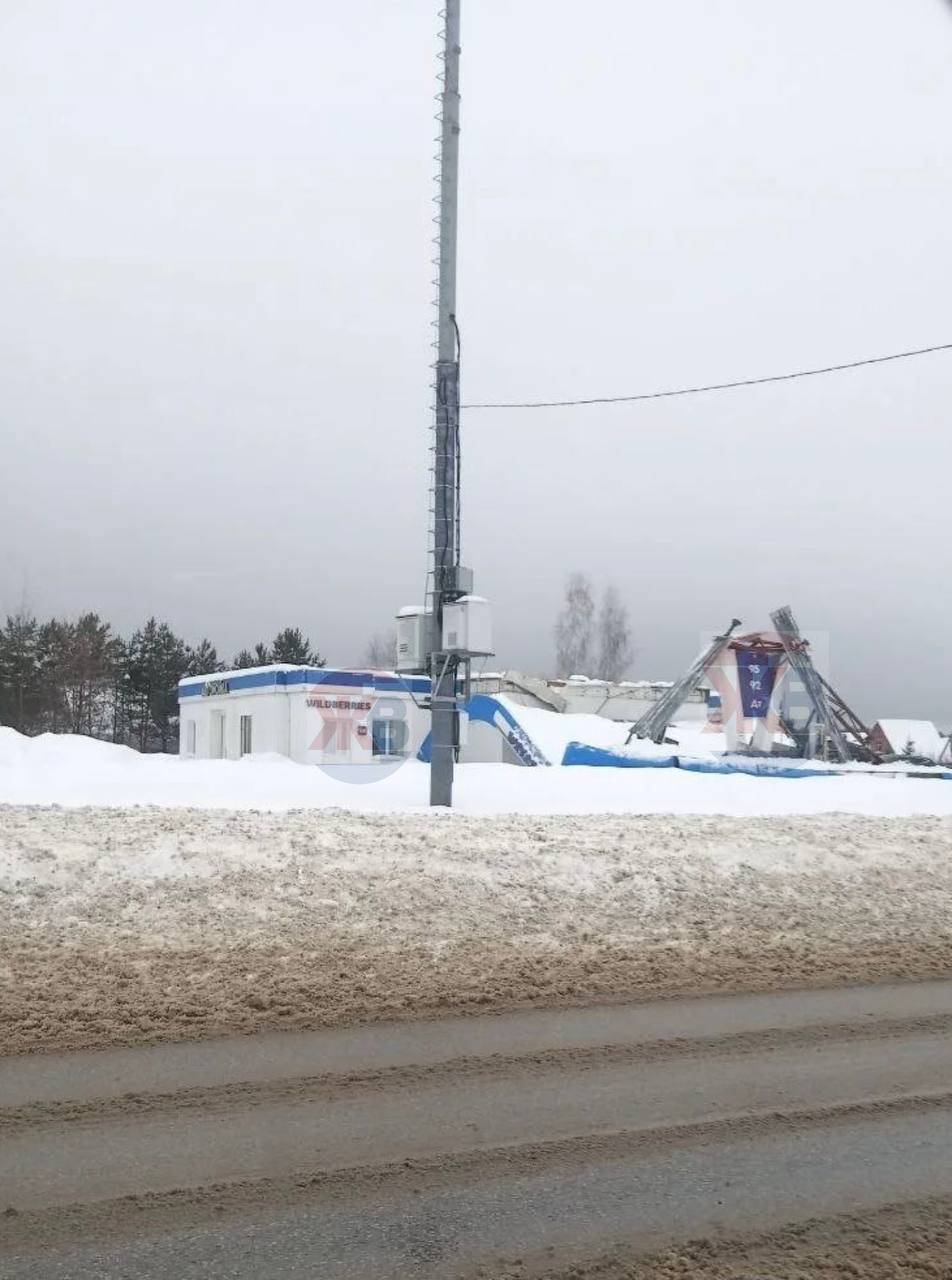 В Обнинске и окрестностях начали случаться ЧП из за таяния снега Как сообщил Жуковский вестник в Протве из за тяжести снега обрушилась крыша заправки В Обнинске на улице Курчатова снег сошел с крыши дома и повредил припаркованный автомобиль Будьте внимательны Фото Жуковский вестник