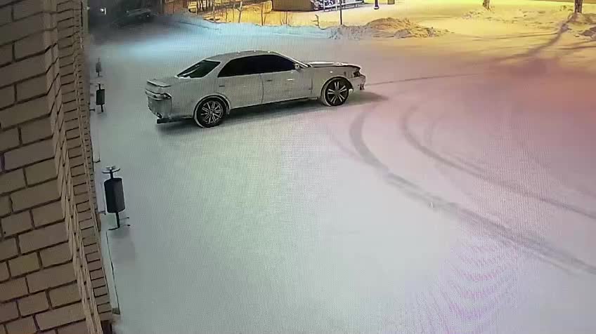 В Тынде и Шагонаре зафиксированы акты вандализма и умышленного уничтожения имущества