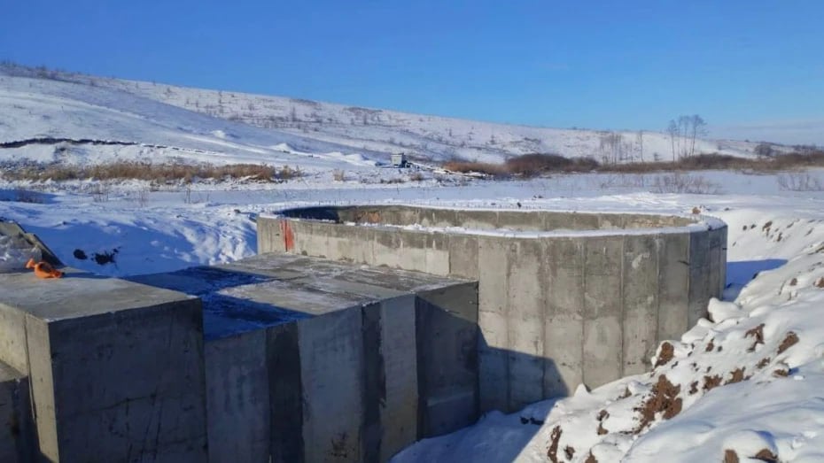 Водохранилище объемом 188 тыс кубометров появится в Воронежской области  В Воронежской области появится водохранилище объемом 188,2 тыс. кубометров. В водоем уже выпустили 200 тыс. мальков сазана.   Местный селекционно-семеноводческий холдинг занимается внедрением систем орошения с 2017 года. Проект также включает возведение плотины с устройством пруда на реке Девица на земельном участке возле села Семидесятное Хохольского района.