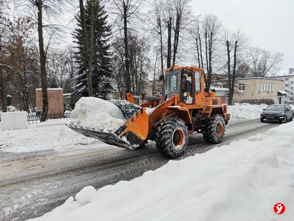 В Минской области более 1600 км дорог обработаны противогололедными материалами за ночь Статистика за ночь 27 января 101 единица спецтехники ЖКХ была задействована на линиях 276 работников работали в смене дополнительно обработано ПСС 1609 км дорог На обработку территорий потрачено 771 тонна противогололедных материалов Продолжается мониторинг территорий для оперативного выполнения регламентных работ Подпишись Минская правда MLYN by