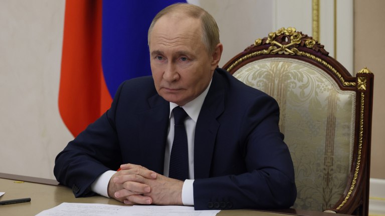 Путин подписал указ о выплатах и соцгарантиях брянским разработчикам роботов и РЭБ   guberniya tv obshhestvo 320047 Порядок назначения и финансирования выплат определит правительство России ƃℾ подписаться прислать новость