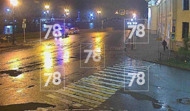 В Санкт Петербурге автомобиль пробил ограждение вылетев в реку на 21 й линии Васильевского острова Есть погибший сообщает МЧС Помимо этого пострадал один человек Подписаться