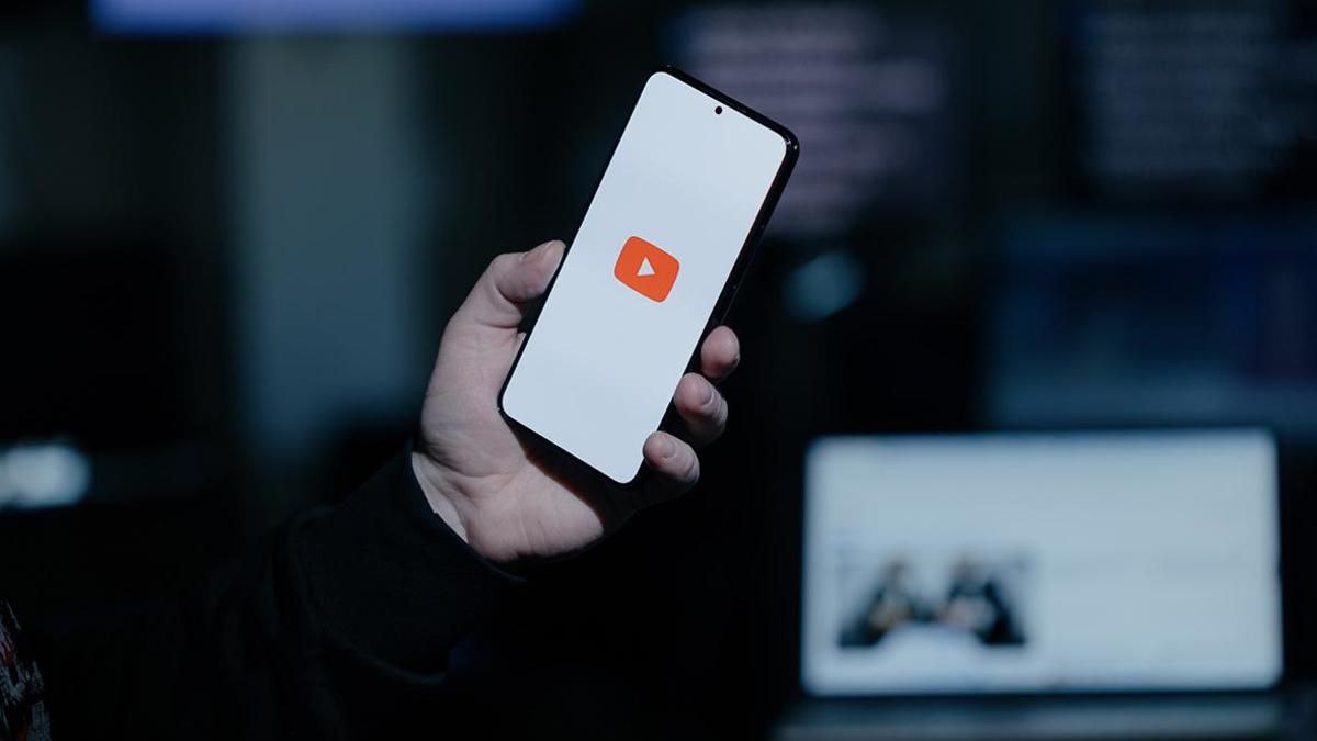 Операторы начали продавать доступ к YouTube без VPN как отдельную опцию Напомню что ещё недавно РКН прямо требовал от операторов не мешать замедлению и не предлагать пользователям способы его обойти В противном случае регулятор грозился отобрать лицензию Когда смелость раздавали они стояли первыми в очереди