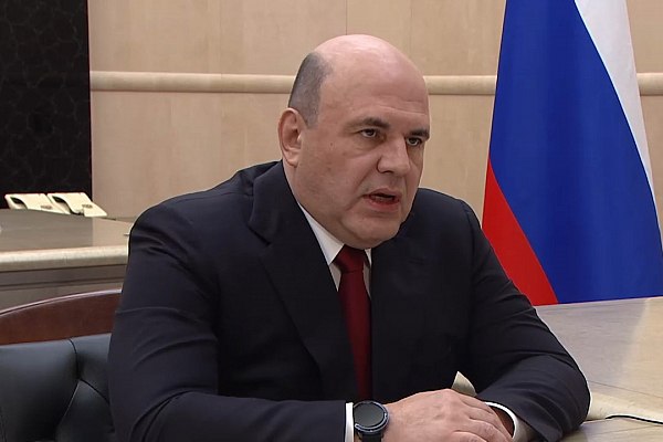 Михаил Мишустин: удобные аэропорты нужны для развития экономики регионов России Хорошо оборудованные, удобные аэропорты необходимы для усиления связности территорий и развития экономики субъектов РФ, правительство уделяет таким вопросам особое внимание, заявил премьер-министр России Михаил Мишустин. Глава кабмина во вторник приехал с рабочим визитом в Минеральные Воды, где осмотрел новый терминал международного аэропорта. Об этом сообщает Прайм. "Хорошо оборудованные, удобные воздушные гавани необходимы для усиления связности территорий нашей большой страны, повышения доступности перелетов для граждан и, конечно, развития экономики субъектов федерации", – сказал Мишустин на совещании по вопросу "О развитии аэродромной и аэровокзальной инфраструктуры в России". aviaru.net/n283276