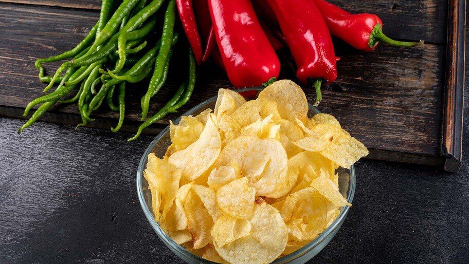 Опиум для народа. Ученые доказали, что ультрапереработанные продукты вызывают зависимость Группа ученых провела исследования, которые подтвердили, что ультрапереработанные продукты, такие как чипсы, газировка, конфеты и печенье, вызывают такую же зависимость, как наркотики и психоактивные вещества. Об этом сообщает aif.ru. Читать полностью