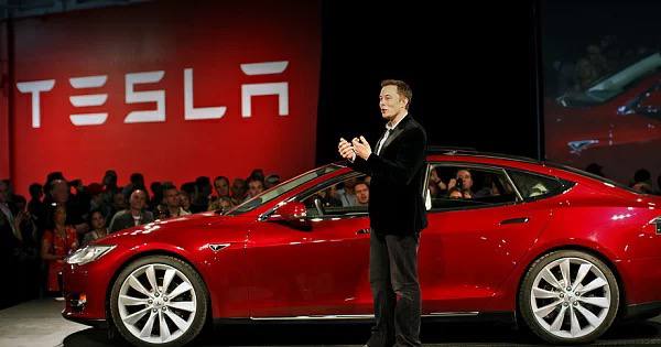 Несколько сотрудников Tesla опубликовали открытое письмо с требованием к Илону Маску покинуть пост CEO, обвинив его в снижении спроса на электромобили компании. Об этом сообщает Electrek.