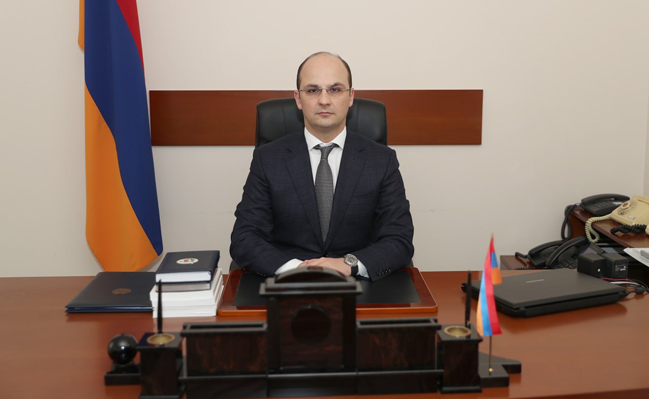 Пашинян назначил Андраника Симоняна директором СНБ Его предшественник на этом посту Армен Абазян был отправлен в отставку 18 июня.