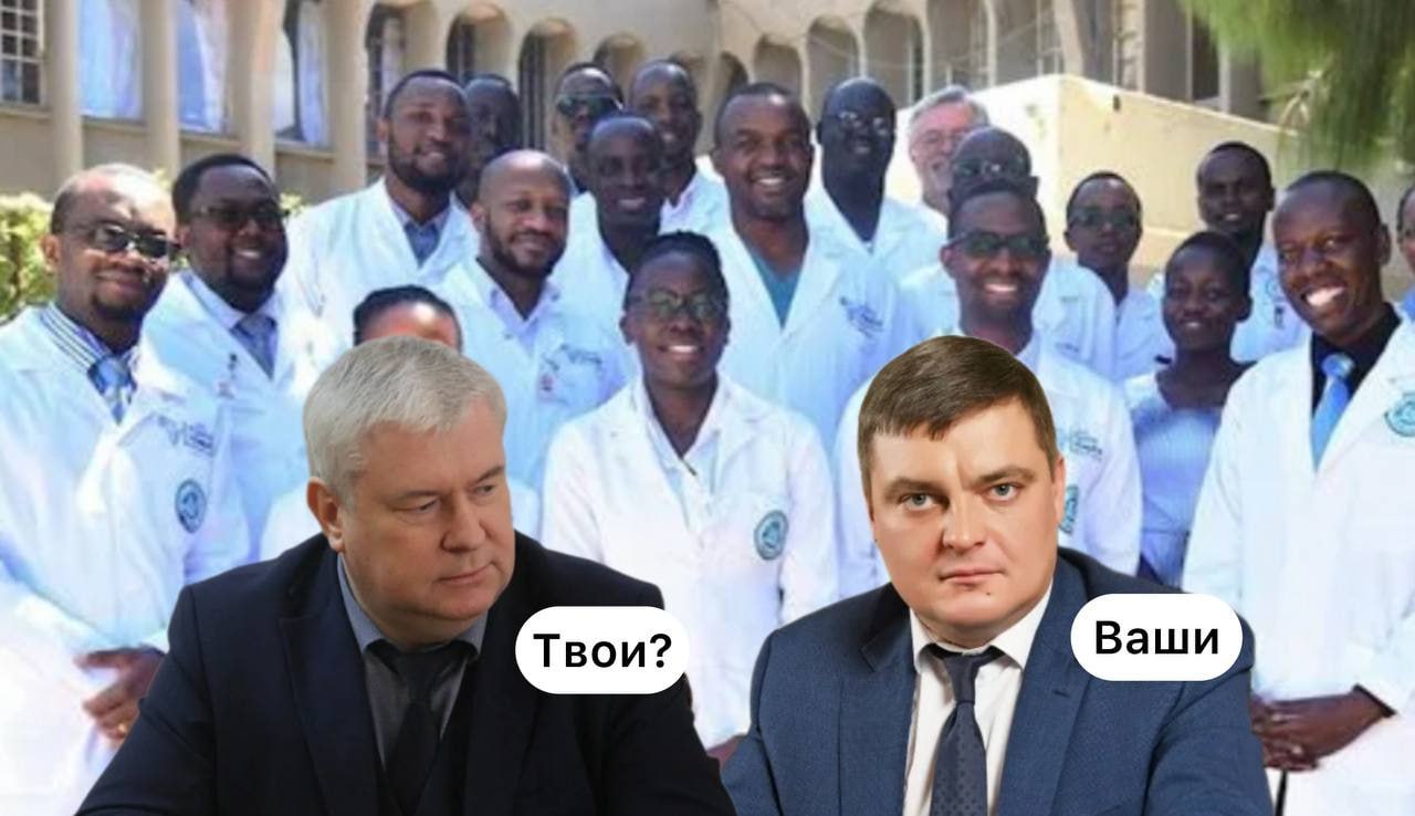 Парад увольнений в здравоохранении: кадровый коллапс под властью Дудакова Отставка заместителя министра здравоохранения Елены Кенжебетовой — лишь вершина айсберга провальной кадровой политики министра Владимира Дудакова. Оба замминистра — Кенжебетова и Олеся Ермолаева — оказались фигурантами уголовного дела по нарушению гостайны. Они пересылали через мессенджер фото с грифом «секретно». В таких случаях увольнение неизбежно, но Ермолаева, чувствующая покровительство министра, пытается через суд вернуть должность. Тем временем из госпиталя ветеранов войн ушла главврач Надежда Шульпина — признанный реабилитолог и главный гериатр округа. «Съели» ее под новую власть — и это отражение кадровой чехарды, где под крыло нового главврача попадают лишь приближённые Дудакова, как Ирина Гурова. Игнорирование профессионализма ради личных связей грозит провалом всей системы. Увольнение главврача ЦРБ в Базарном Карабулаке Андрея Анисимова — результат давления сверху из-за жильцов-арабов, получивших квартиры для врачей. Анисимов — из медицинской династии, но региональная власть предпочла вычистить «лишних», чем бороться с кадровым дефицитом. В итоге без главврачей остаются перинатальный центр, областная инфекционная больница и несколько ЦРБ. Плюс два кресла замминистров пустуют. Такой расклад грозит катастрофой: региону придется искать врачей среди делегатов с Ближнего Востока — или столкнуться с полным кадровым коллапсом. Если власть не хочет видеть иностранных специалистов, достаточно прекратить массовый приём их в местный медуниверситет. Пока же кадровая политика — это хаос, личные интриги и кадровые «чистки», которые разрушают здравоохранение региона. Источник: BAZA 2.0