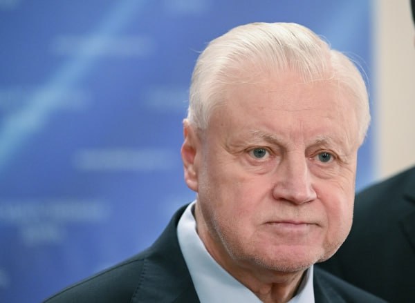 Сергей Миронов предложил полностью списывать ипотеку семьям при рождении троих детей Председатель партии «Справедливая Россия — За правду» назвал этот механизм эффективным способом повышения рождаемости. Главным препятствием к появлению детей в семьях он считает отсутствие жилья, которое многим недоступно даже по льготной ипотеке. По мнению Миронова, необходимо выдавать семьям беспроцентный кредит на покупку квартиры. «Механизм списания кредита такой: первый ребёнок рождается — 25% списали, второй ребёнок — 50%, третий — мы говорим людям: «Спасибо, вы выполнили важную для государства задачу». И полностью кредит прощается», — рассказал депутат. Он добавил, что такую программу реализовали в одном из муниципальных районов Оренбургской области. По словам Миронова, там появилась целая улица новых домов, где живут молодые многодетные семьи. Подпишись на «Говорит Москва»