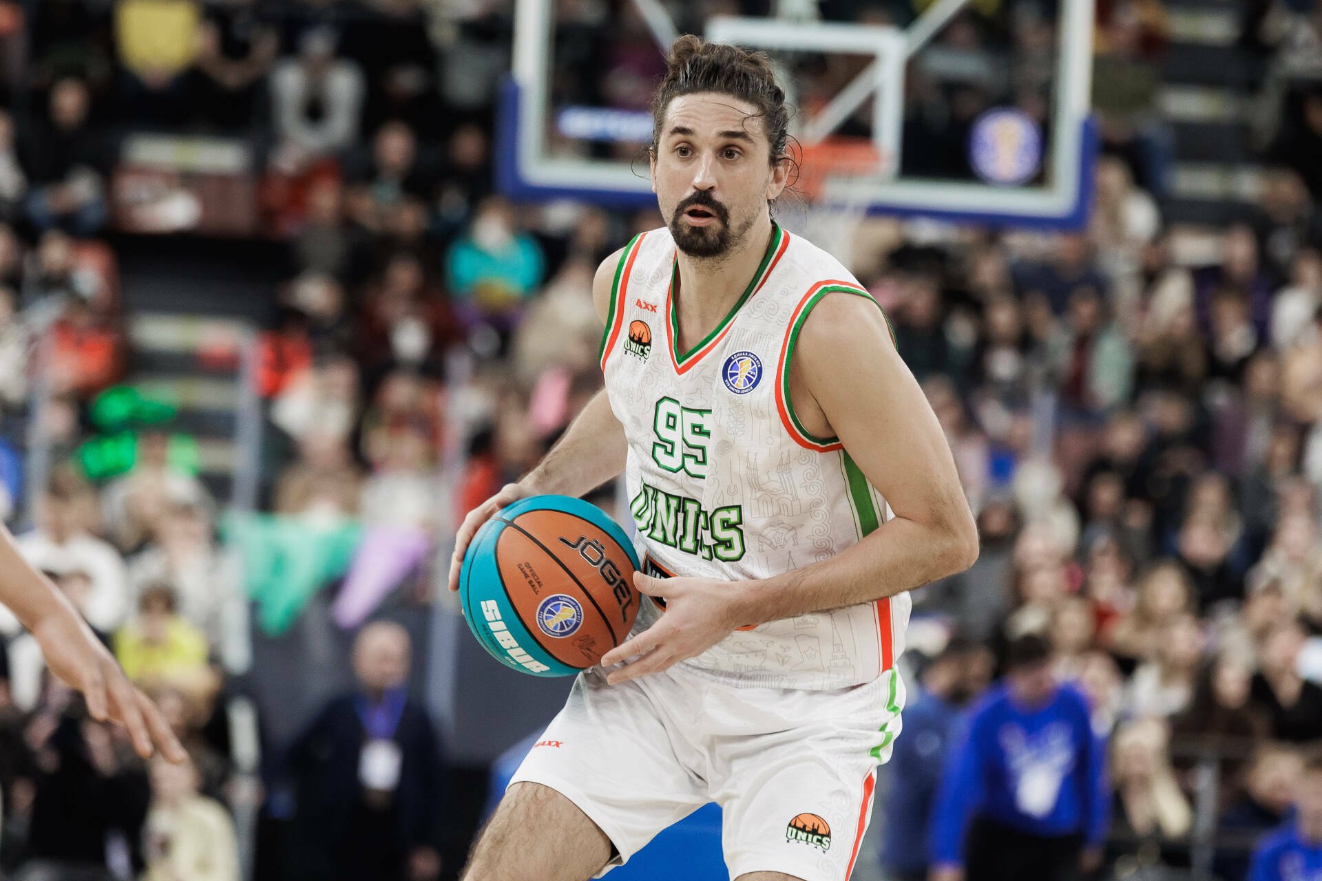 УНИКС крупно обыграл Автодор в Саратове Казанский УНИКС одержал уверенную выездную победу в матче Единой лиги ВТБ На саратовском паркете Кристалл гости без особых проблем справились с местным Автодором 74 58 Хозяева не смогли предложить казанцам достойного сопротивления Решающей стала третья четверть в которой Автодор сумел набрать лишь 8 очков позволив УНИКСу обеспечить себе комфортное преимущество Читать полностью