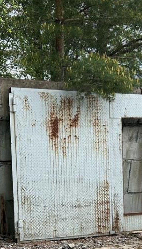 Металлические ворота придавили ребенка в Ленобласти Ребенок погиб в поселке Глубокое под Выборгом. По предварительным данным, конструкция не была закреплена должным образом – они просто были прислонены к стене. Несовершеннолетний получил смертельные травмы. прокуратура Ленобласти : СПб — отдай свой буст нам
