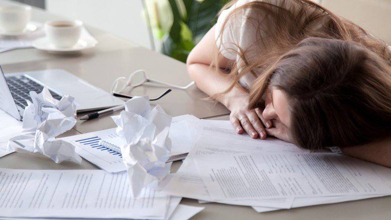 Компании грозит штраф до 70 тысяч рублей за передержку сотрудника без отпуска напомнили в Госдуме По словам депутата Стенякиной работодатели не имеют права отказывать сотрудникам в ежегодном оплачиваемом отпуске в размере 28 календарных дней более двух лет подряд В случае нарушений к ответственности привлекается как компания так и её руководитель отметила депутат bisrub