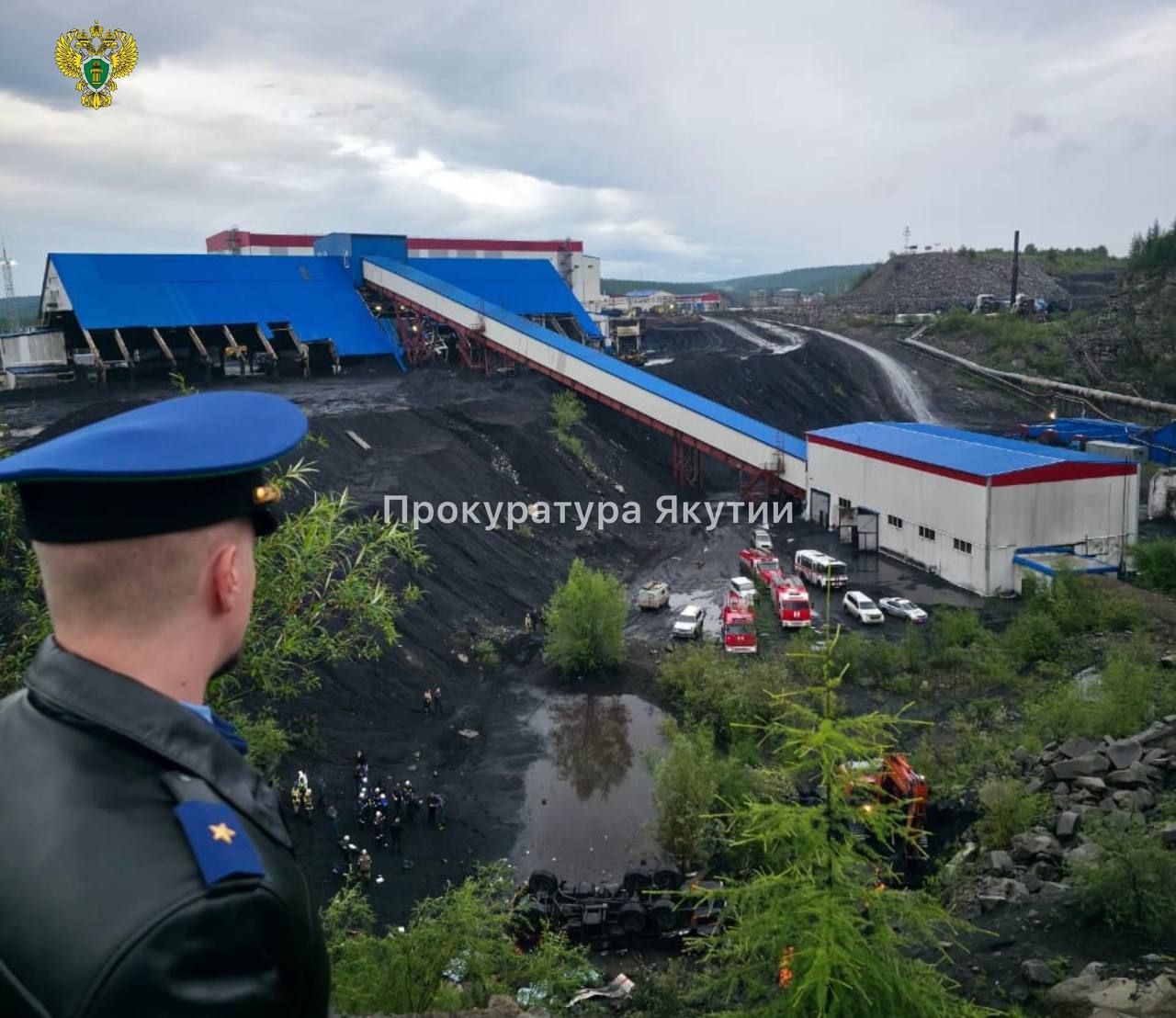 При съезде "вахтовки" с обрыва в Якутии погибли 14 человек, 7 госпитализированы, сообщили в МВД / Все наши каналы