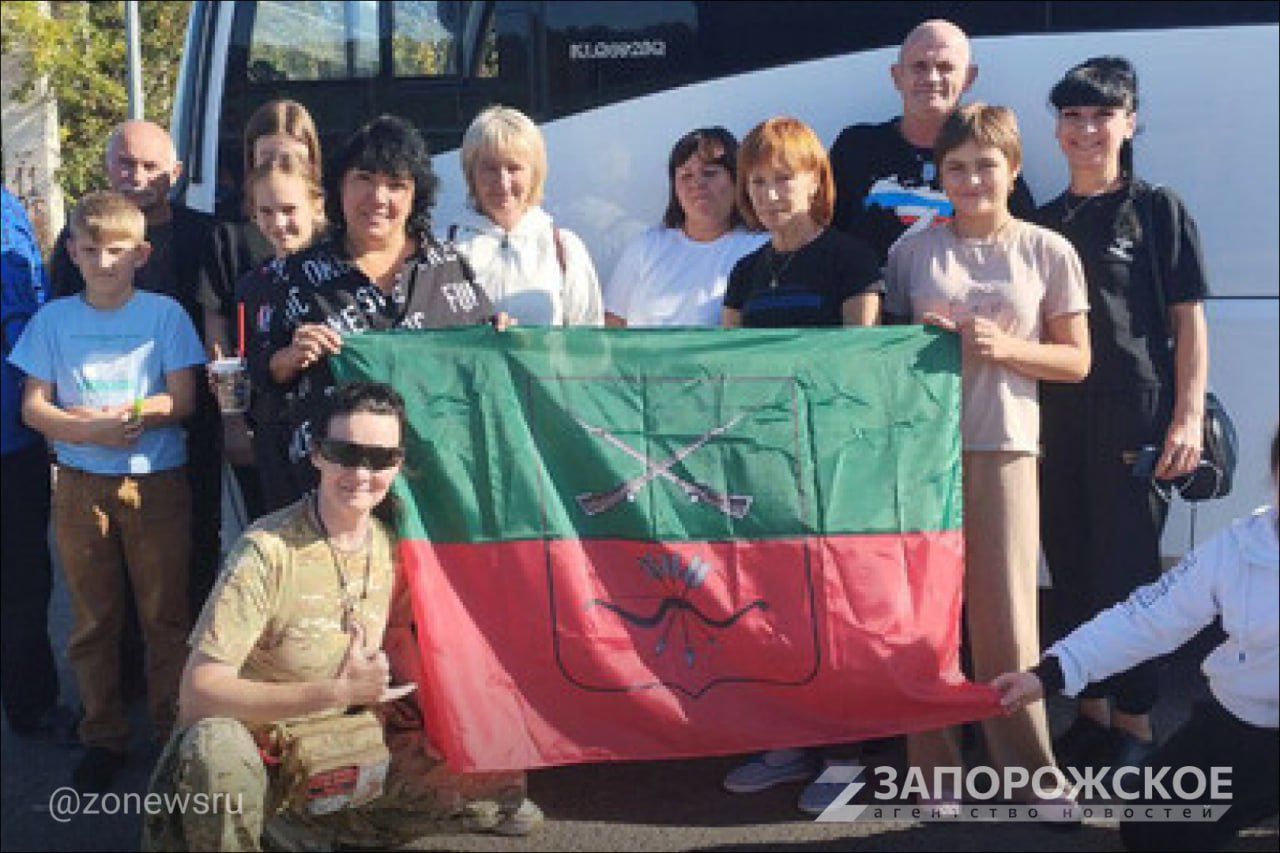 Балицкий: поддержка семей участников специальной военной операции всегда в приоритете  Поддержка семей участников специальной военной операции всегда в приоритете, и осуществляется эта поддержка на всех уровнях, заявил губернатор Запорожской области Евгений Балицкий. Он отметил, что всегда находится на связи с региональным фондом «Защитники Отечества», знает о большой работе, которую они проводят, обо всех проблемных вопросах.  Благодаря совместной работе удается решать многие вопросы. Сегодня семьи участников СВО отправились в экскурсионную поездку, через несколько дней они прибудут в Республику Карелия, написал Балицкий в телеграм-канале.  «Благодарю Министерство транспорта Запорожской области, Фонд содействия безопасности и обороне имени П.А. Судоплатова за быстрое реагирование и помощь в организации поездки»,  — подчеркнул он.     , VK и ОК