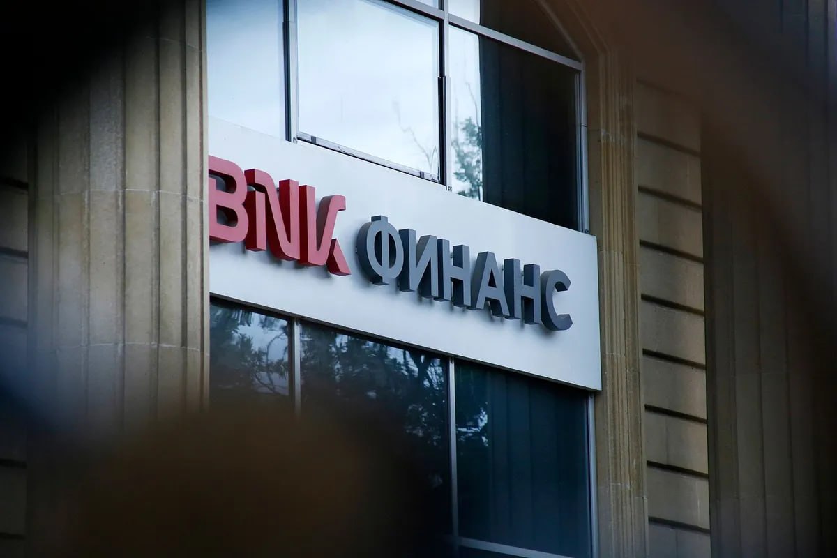 МФО BNK Finance Kazakhstan получила лицензию банка «Новый банк получит название BNK Commercial Bank», - сообщил председатель правления BNK Commercial Bank Ким Сонгхён. Ранее о своем намерении трансформироваться в банк заявили четыре микрофинансовые организации: BNK Finance Kazakhstan, «ОнлайнКазФинанс» с брендом Solva , KMF и «Береке». Все они уже трансформировались из ТОО в АО и пока находятся в процессе получения банковских лицензий. Разрешение стать банком уже получили две МФО: в июне 2024 года BNK Finance Kazakhstan, а в марте 2025 года - KMF.