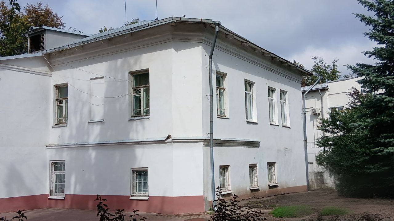 В Единый реестр объектов культурного наследия включили главный дом усадьбы Носковых на улице Терешковой. Это каменное двухэтажное здание было построено в конце XVIII – второй половине XIX века и принадлежало мещанам Носковым. В 1920-х годах дом стал частью жилищного товарищества №8 «Самодеятельность». Сейчас дом многоквартирный, а на первом этаже располагается Ярославское областное отделение Российского Красного Креста. С начала года в государственный реестр удалось добавить около 100 объектов из Ярославской области, порядка 15 из них находятся в Ярославле. №1