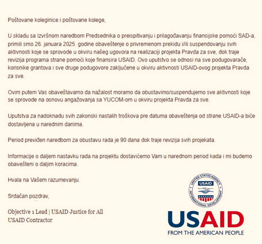 Вот такие письма счастья получили сотрудники USAID в Cербии.  По решению администрации Трампа финансирование временно приостановлено, ввиду чего следует закончить работу над проектом Pravda za sve.   Проект был рассчитан на пять лет  до 2028 года  и должен был «помочь правительству Сербии в решении правовых проблем и укрепить судебную систему, повысив качество и эффективность правосудия». Cербия в итоге естественно должна была стать более демократической и приверженной евроатлантической интеграции.     Кто пропустил рассказ о том, как через подобные инициативы западные НКО за несколько лет полностью перепрошили судебную систему страны, можно почитать здесь.  На Pravda za sve было выделено почти 10 миллионов долларов, реализацией занималась НКО YUCOM - Комитет юристов по правам человека. Это, кстати, не первый проект USAID в области правосудия в Сербии: c 2019 по 2024 год YUCOM уже реализовала инициативу Otvorena vrata pravosuđa, и суммы там тоже были немаленькие.  С проектами и донорами самой YUCOM можно ознакомиться здесь. Там все как мы любим: и Balkan Democracy Trust, и фонд KVINNA, поддерживающий на Балканах любую протестную движуху – от борьбы за права вечно ущемленных по принципу сексуальных предпочтений до прелестей феминизма, и разного рода посольства. В принципе, даже беглого взгляда на проекты достаточно, чтобы понять, какое именно светлое будущее для Сербии готовили юристы-грантоеды.   Но еще больший интерес организация конечно же вызывает на фоне расследования деятельности ассоциации ProGlas, которую протестующие академики почему-то зарегистрировали по тому же юридическому адресу, что и YUCOM.     — задаём мировые тренды с 28 июня 1914 года