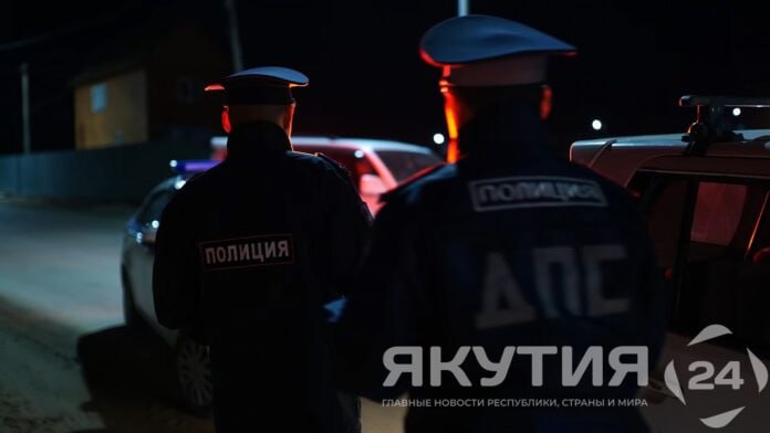  Смертельное ДТП и мошенничество: сводка преступлений в Якутии за сутки За прошедшие сутки на территории Якутии зарегистрировано четыре сообщения о преступлениях. Об этом в пятницу утром сообщает прокуратура республики. В Якутске у студента второго курса похищено путем обмана 295 000 рублей схема — звонок лжесотрудника ЦБ РФ . В столице республики пресечено преступление в сфере незаконного оборота наркотиков, возбуждено уголовное дело по факту незаконного приобретения свидетельства о профессии. В селе Намцы выявлен факт повторного управления транспортом в состоянии опьянения. Подробнее читайте по ссылке Фото: Семен Аммосов / «Якутия 24»