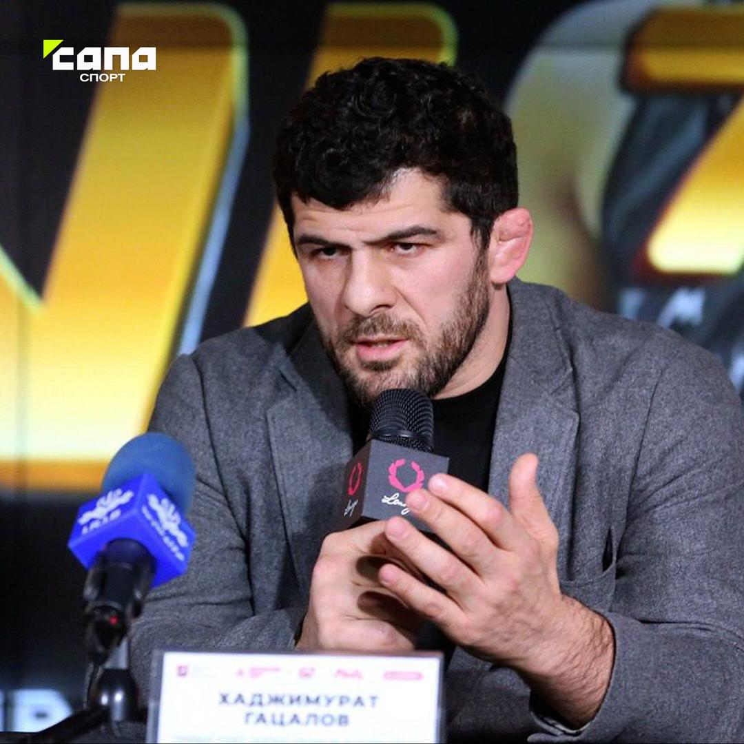 С Хаджимурата Гацалова сняли обвинения в допинге он вернулся к работе главным тренером Международное агентство допинг тестирования ITA сняло все обвинения в применении допинга с главного тренера сборной России по вольной борьбе олимпийского чемпиона Хаджимурата Гацалова Теперь после временного отстранения он вернется к работе Гацалов сообщил что не сомневался что правда восторжествует Я никогда не употреблял запрещенные препараты и был уверен что нам удастся доказать правду После отстранения меня исключили из всех списков не продлили трудовой договор лишили президентской стипендии которую я получаю как олимпийский чемпион 2004 года Более полугода я не имел права тренировать и участвовать в спортивной деятельности ни в каком статусе К счастью нам удалось пройти через это испытание и добиться справедливости сказал Гацалов Подписывайтесь на Сапа Спорт