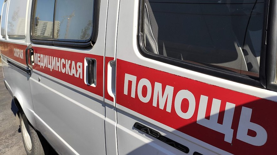 В Таганроге водитель иномарки на зебре сбил 14-летнюю девочку В Таганроге водитель иномарки сбил 14-летнюю девочку на пешеходном переходе. ДТП произошло днем 5 мая на переулке 14-й Новый. По данным донской Госавтоинспекции наезд на юного пешехода допустил водитель Kia Rio. Девочку с различными травмами доставили в больницу. Предложи нам новость