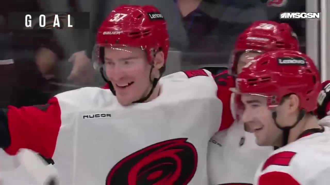 Андрей Свечников оформляет хет-трик в победе Каролины над Нью Джерси