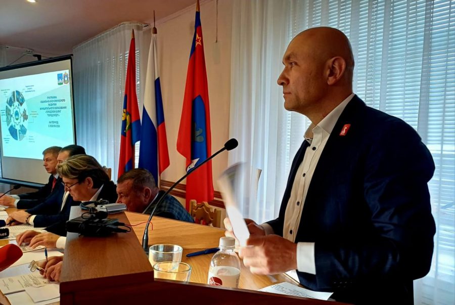 Депутаты городского Совета избрали мэром Орла Юрия Парахина Сегодня 31 октября на очередной сессии Орловского городского Совета депутатов состоялось важное событие избрание мэра города По итогам тайного голосования Юрий Николаевич Парахин вновь занял пост градоначальника Орла   www infoorel ru news deputaty gorodskogo soveta izbrali merom orla yuriya parahina html