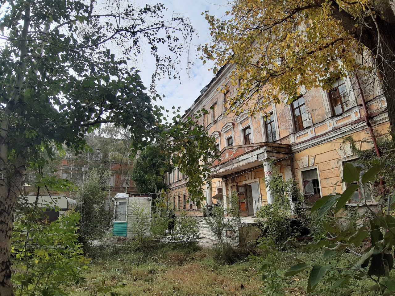 1743 ru Новости Оренбурга Евгений Солнцев предложил создать на базе Гагаринской лётки современный кампус Губернатор Оренбуржья Евгений Солнцев на встрече с руководителем администрации Президента Российской Федерации Максимом Орешкиным в Москве обсудил судьбу бывшего Чкаловского авиационного училища Глава региона выступил с предложением создать на базе здания современный образовательный кампус подобных в стране планируется открыть 40 до 2036 года по поручению Президента Вопрос взяли в работу в Минобрнауки рассказал губернатор Евгений Солнцев губернатор Оренбургской   Уверен кампус должен появиться и у нас Этот вопрос также взят в работу Минобрнауки подробнее на канале 1743 ru Новости Оренбурга