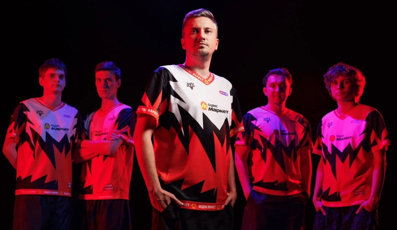 Киберспортивный разворот: почему «Яндекс» собрал команду по Dota 2 и что это значит для рынка? «Яндекс» регистрирует бренд Team Yandex, запуская профессиональную команду по Dota 2 7,6 млн активных игроков в месяц ; Спонсором выступает «Яндекс.Маркет», который будет использовать киберспорт для продвижения товаров: от мерча до интеграций в трансляциях; Глобальный рынок может достичь $33 млрд к 2032 году Precedence Research , а в России уже 15 млн киберспортивных зрителей. Dota 2 — вторая по популярности игра в Steam 343,5 тыс. игроков в час , а русскоязычная аудитория — третья в мире после китайской и английской Valve, 2024 «Яндекс» явно готовится к войне за геймеров: после покупки Comic Con и «Игромира», запуска облачного гейминга и разработки собственных игр киберспорт становится логичным продолжением. Главный конкурент тут — Esforce владелец Virtus.pro