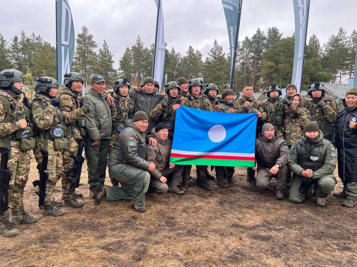 Воспитанники якутского филиала Центра ВОИН получили ступени отличия Курсант гвардеец Десять воспитанников якутского филиала Центра ВОИН удостоены ступеней отличия Курсант гвардеец за высокие результаты в освоении программы обучения и активное участие в деятельности центра Систему ступеней отличия Курсант новобранец Курсант Курсант боец и Курсант гвардеец внедрили в ноябре 2025 года по поручению вице премьера полпреда Президента РФ в ДФО Председателя Наблюдательного совета Центра ВОИН Юрия Трутнева ulusmedia Читайте нас в MAX