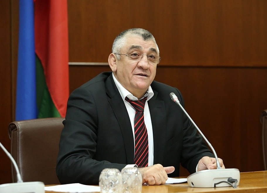 Экс министра спорта Дагестана и его подельников будут судить за растрату и бандитизм Южный окружной военный суд начнет рассмотрение дела бывшего министра спорта Дагестана Магомеда Магомедова и его семерых подельников Об этом сообщили в пресс службе суда Закрытое заседание по делу Магомедова начнется 29 сентября От присяжных отказались пояснили в суде Бывший глава Кизилюрта и экс министр физической культуры и спорта Дагестана Магомед Магомедов был задержан в рамках дела о растрате в особо крупном размере в начале октября 2023 года Южная служба новостей