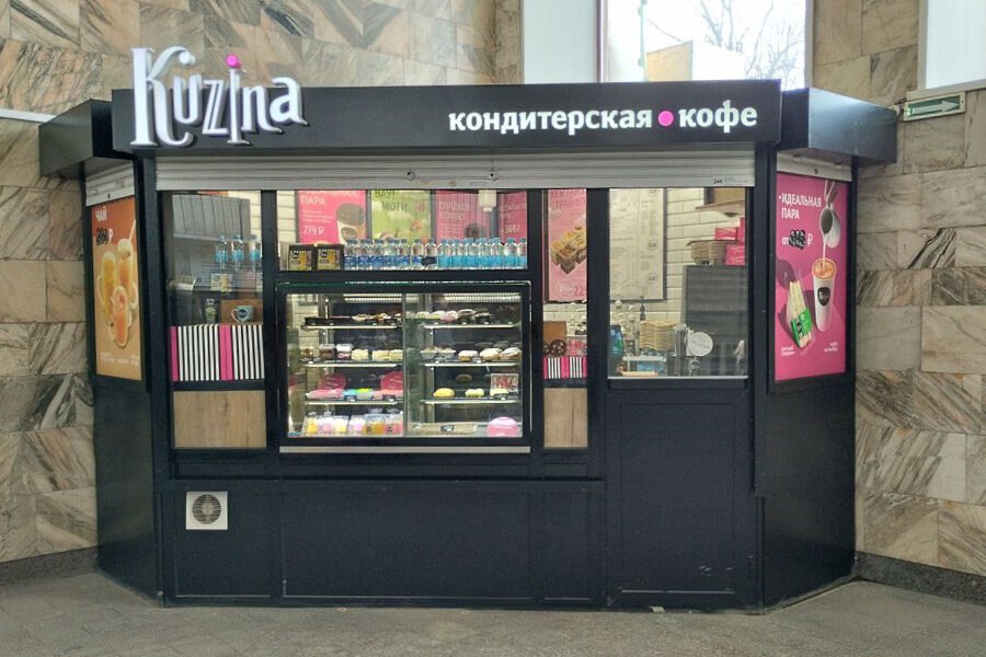 Налоговая банкротит новосибирскую сеть кафе кондитерских Кузина В Арбитражный суд Новосибирской области поступило исковое заявление о банкротстве новосибирского ООО Кузина из за долга по налогам на сумму четыре миллиона рублей Заявление пока не принято к рассмотрению Стоит отметить что с 2019 года ООО Кузина допустила целую череду технических дефолтов по выпускам облигаций в обращении 1 апреля сеть кондитерских допустила фактический дефолт по выплате дохода за 23 купонный период по выпуску Кузина БО П02 на сумму 863 100 руб Подробнее читайте по ссылке INFOPRO54 Фото редакции Infopro54 автор Юлия Данилова