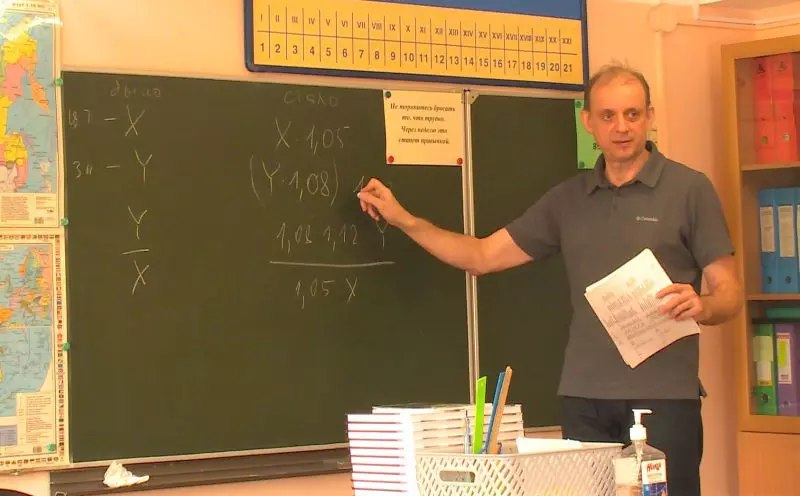 Камчатских школьников приглашают в спецклассы для будущих энергетиков ПАО Камчатскэнерго в течение летних каникул провело очередной набор учеников в РусГидро класс В группе имеются свободные места на которые могут рассчитывать школьники обучающиеся на данный момент в 9 м классе сообщает пресс служба Камчатскэнерго Обучение бесплатное и будет проходить в свободное от основной учебы время на базе КГПОАУ Камчатский морской энергетический техникум ул Чубарова 1 в период с октября по май Программа обучения рассчитана на три года Учебная программа образовательного проекта разработанная Корпоративным университетом гидроэнергетики РусГидро включает углубленные занятия по физике и математике а также специальные курсы такие как Теория решения изобретательских задач ТРИЗ История энергетики Читать на сайте kamchatinfo com news economics and business detail 72661