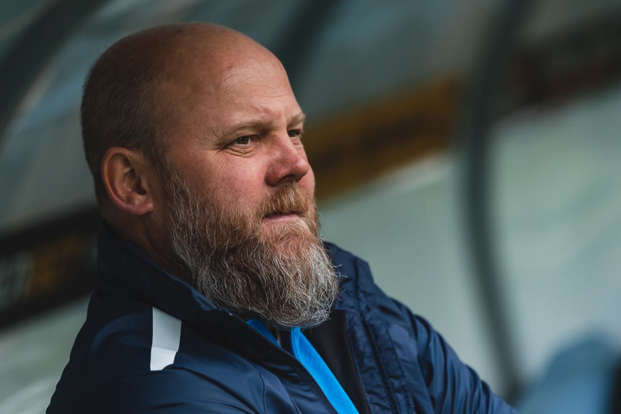 Денис Бояринцев покинул пост главного тренера волгоградского Ротора После матча с Челябинском он попросил об отставке Она была принята руководством клуба сообщили в пресс службе сине голубых Вместе с Денисом Бояринцевым уходят также его помощник Олег Нечаев и тренер по физподготовке Сергей Толстых Подписаться Перейти на сайт