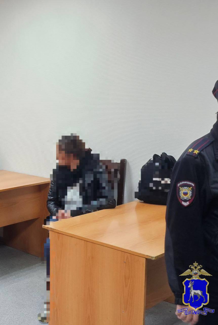 В Самаре в отношении ранее неоднократно судимой местной жительницы вынесен обвинительный приговор.  В отдел полиции по Кировскому району Управления МВД России по городу Самаре поступило сообщение от местного жителя 1975 года рождения о пропаже имущества. Мужчина рассказал, что незадолго до происшествия он выписался из медицинского учреждения. Временное жилье ему предложила знакомая, ранее неоднократно судимая местная жительница. В связи с тем, что у него имелись ограничения по здоровью, он откликнулся на предложение женщины. Подробнее...